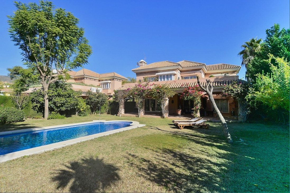 Villa in Nueva Andalucia · Nueva Andalucía