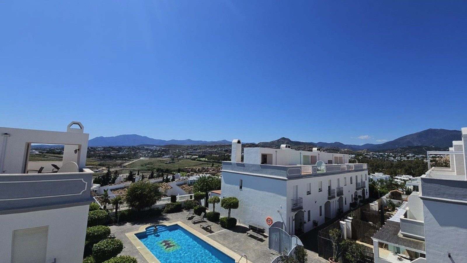 Villa in Estepona East · Estepona