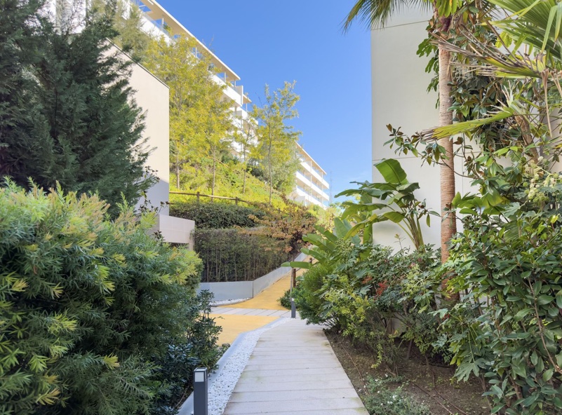 Contemporary 3-bedroom apartment in one of Benahavís' most sought-after residential communities. — frame 12