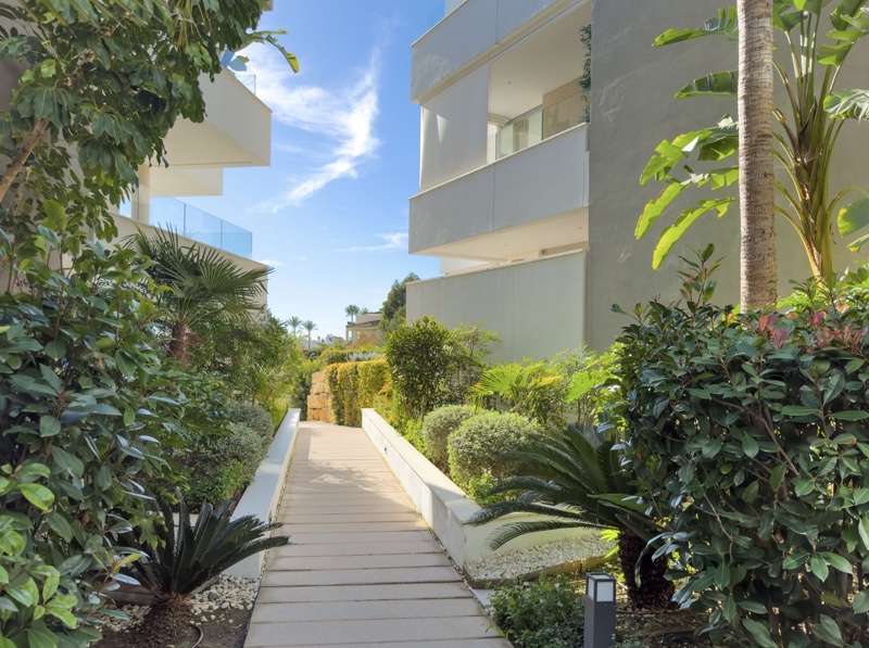 Contemporary 3-bedroom apartment in one of Benahavís' most sought-after residential communities. — frame 13