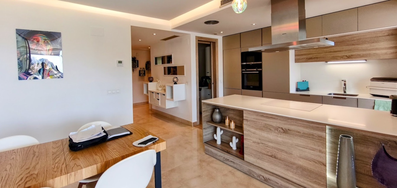 Contemporary 3-bedroom apartment in one of Benahavís' most sought-after residential communities. — frame 4