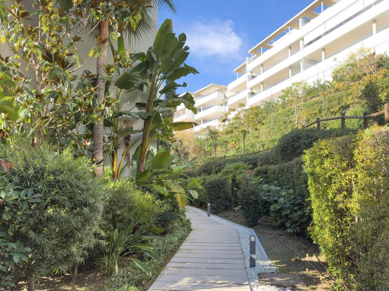 Contemporary 3-bedroom apartment in one of Benahavís' most sought-after residential communities. — frame 14