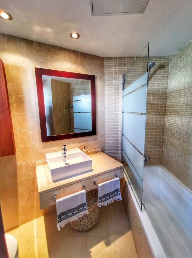 4-bedroom penthouse in Altos de los Monteros — frame 36
