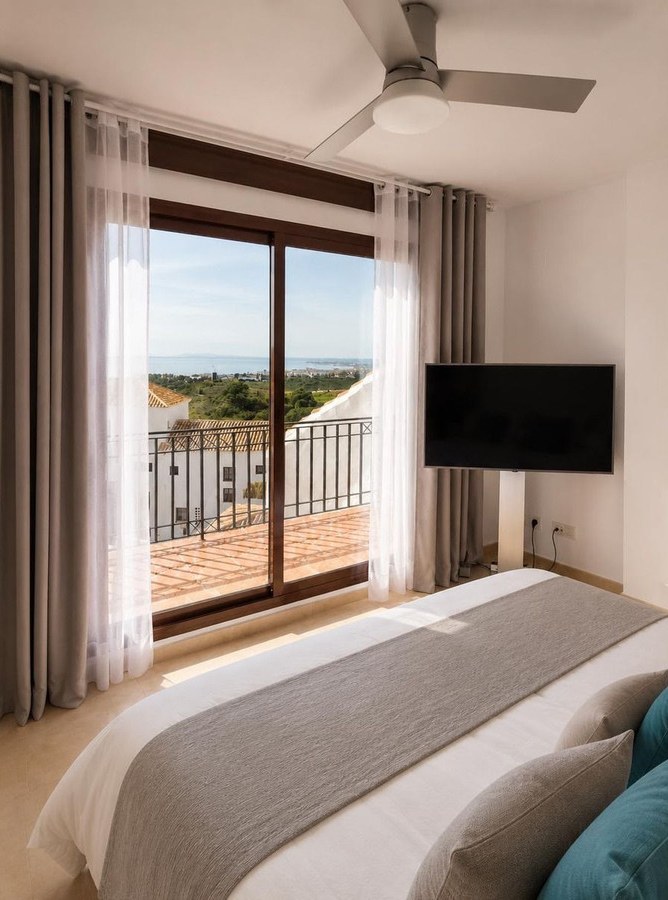 4-bedroom penthouse in Altos de los Monteros — frame 16