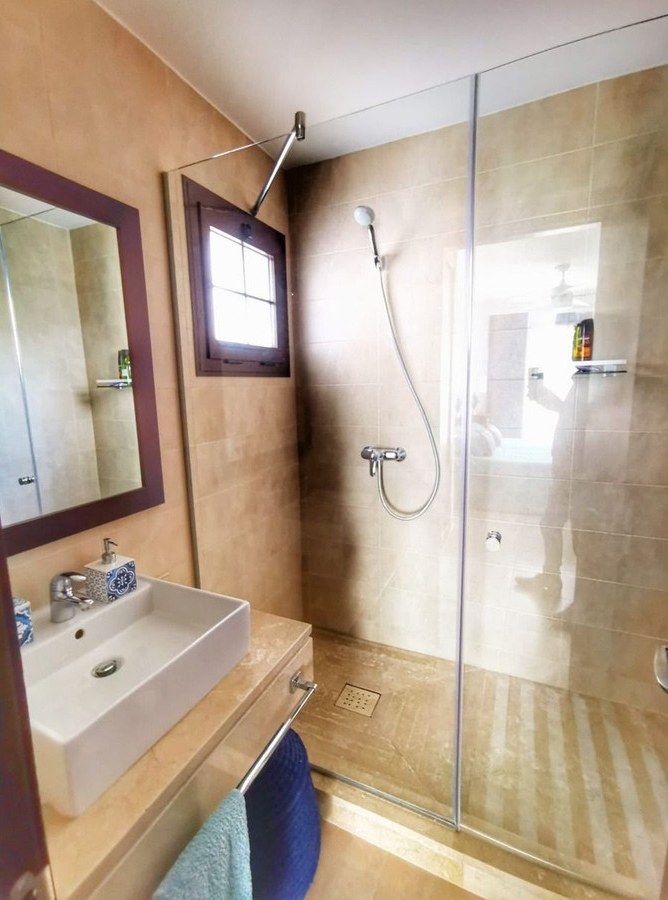 4-bedroom penthouse in Altos de los Monteros — frame 30